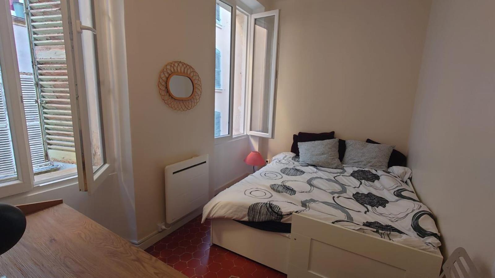 Appartement De Charme - Wifi - Centre Historique Toulon Bagian luar foto